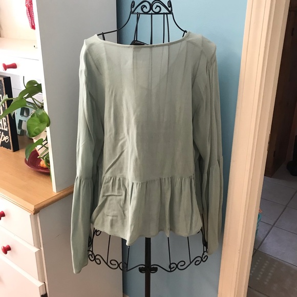 FOREVER 21 🥒 Blouse - Picture 4 of 5